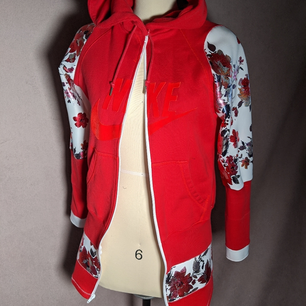 Hoody with zipper. NIKE.